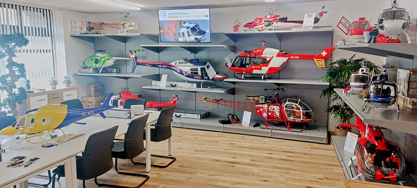 Verkaufsregale aus Metall bei Helikopter Service Niederösterreich