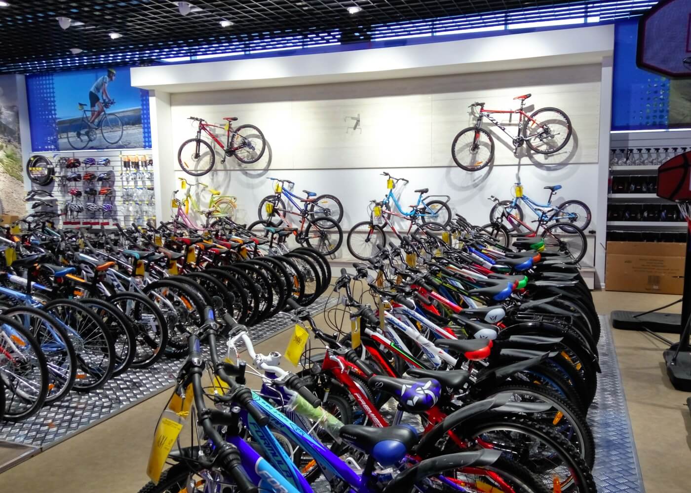 Fahrradshop - komplette Ladeneinrichtungen bei A-West